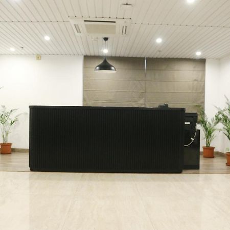 Hotel Sm Hives à Bhubaneswar Extérieur photo