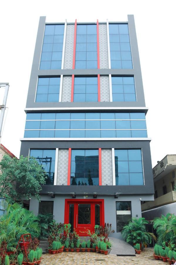 Hotel Sm Hives à Bhubaneswar Extérieur photo