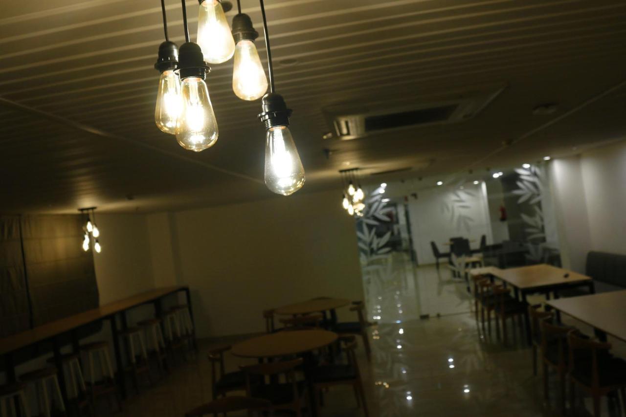 Hotel Sm Hives à Bhubaneswar Extérieur photo